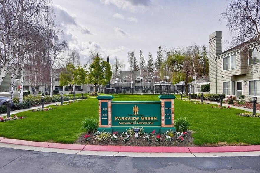 Building Photo - 1823 Parkview Green Circle