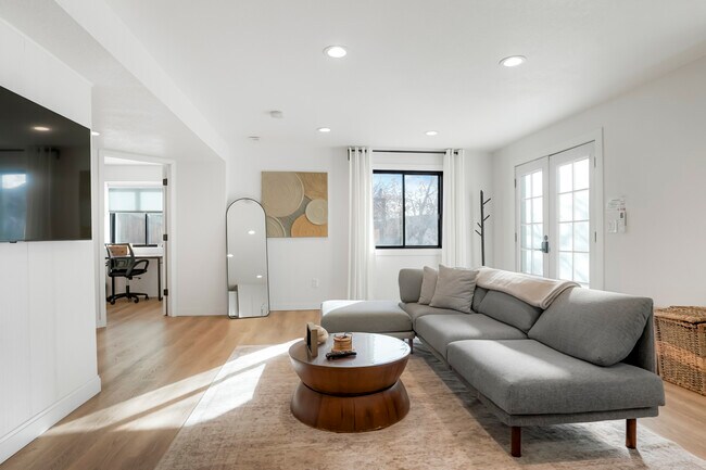 Building Photo - Robb Way