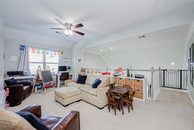 Building Photo - 19 Canterborough Pl