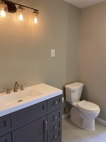 Building Photo - 102 Chaumont Dr