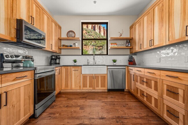 Building Photo - 106 Castle View Dr