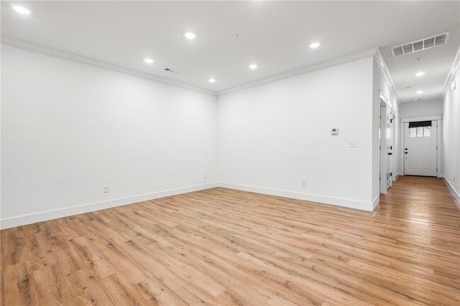 Building Photo - 1610 S 17th Pl