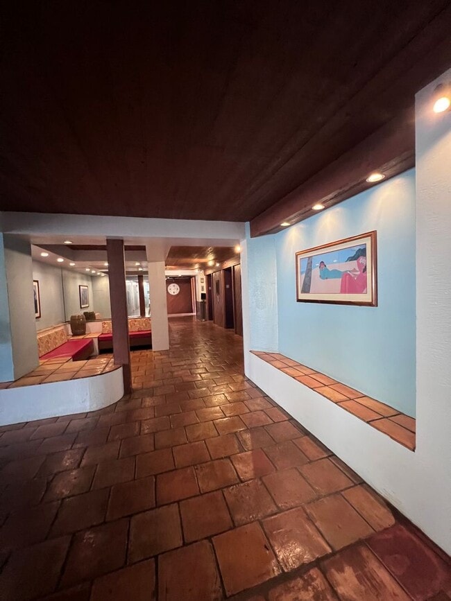 Building Photo - 2 bedroom, 1 bath, condo at Pearl Two * Pa...
