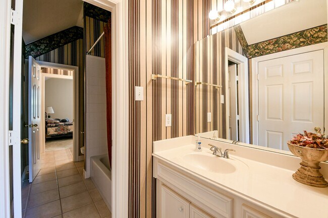 Building Photo - 3003 Grand Noble Cir