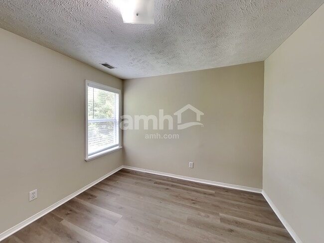 Building Photo - 2793 Sutherland Dr