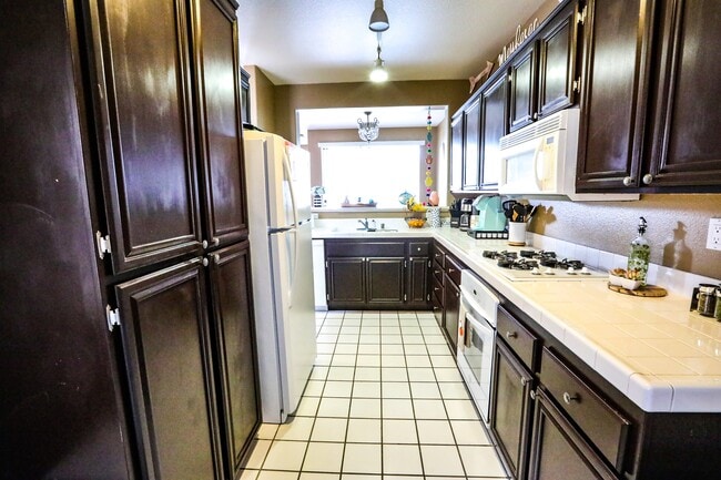 Building Photo - 401 Sanibelle Cir