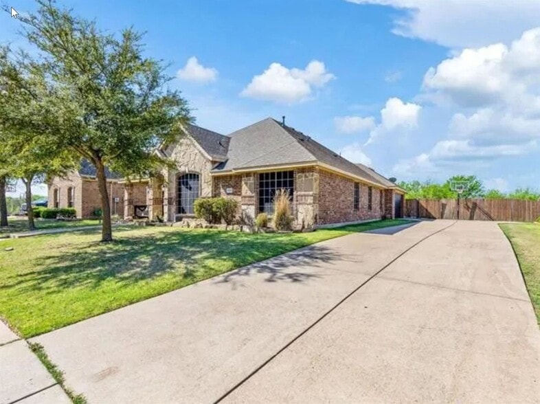 Building Photo - 1052 Lufkin Ln