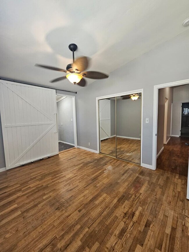 Building Photo - 352 Bonito Ave