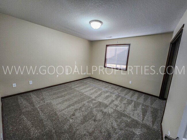 Building Photo - Great Deal in Ankeny! 3 Bedroom 2.5 bath with basement finished in Northwest Ankeny