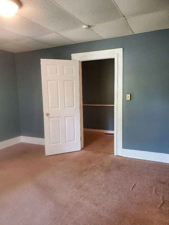 Building Photo - 2 Bedroom 1 Bathroom