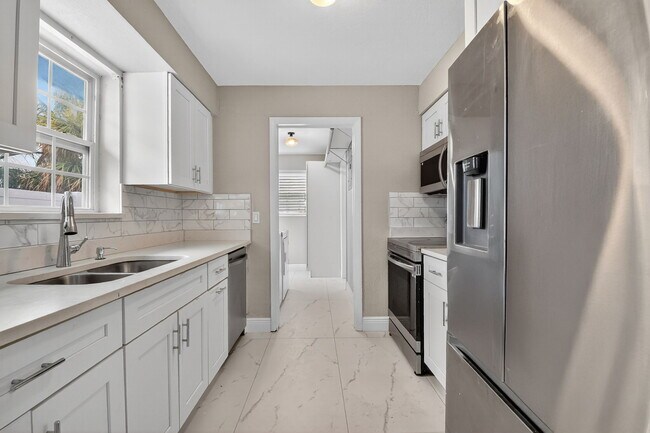 Building Photo - 601 SW 5th Ave