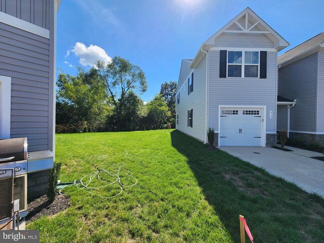 Building Photo - 619 Laurelwood Cir