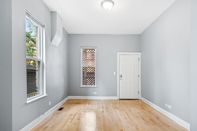 Building Photo - 2144 W Potomac Ave