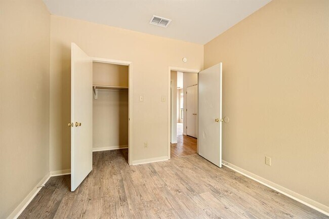Building Photo - 508 Gregory Ct