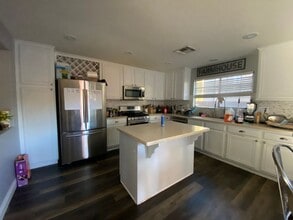 Building Photo - 734 Thornford St