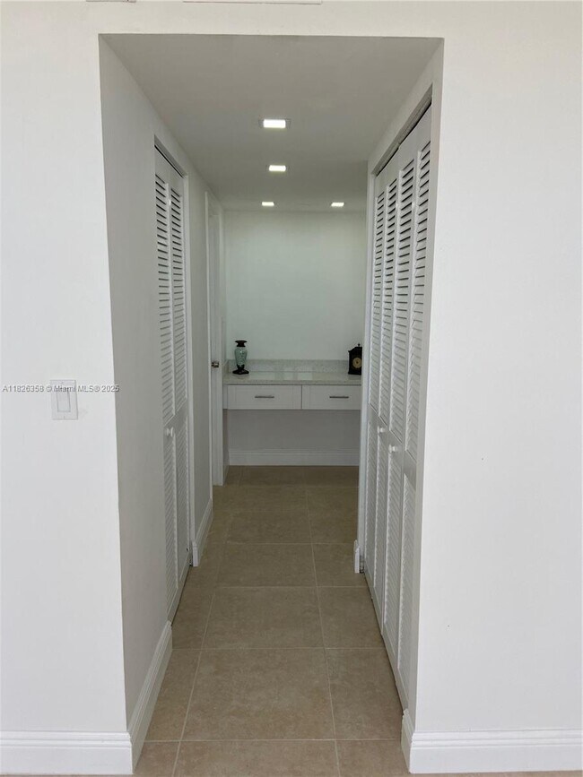 Building Photo - 13155 Ixora Ct