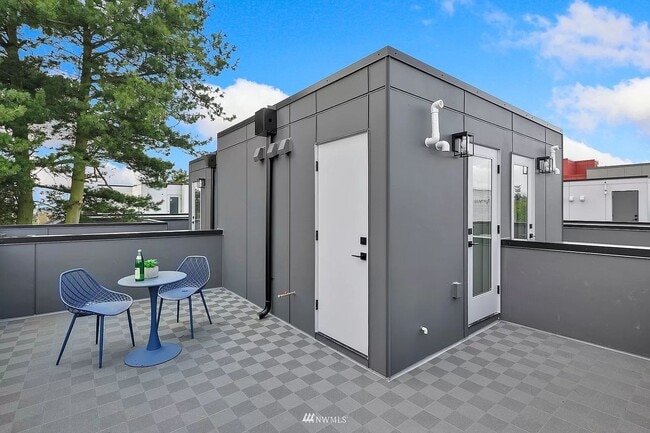Building Photo - 3 year old Crown Hill townhome