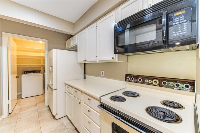 Building Photo - 7919 Ridgeline N