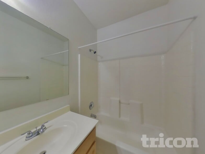 Building Photo - 6613 W Miami St