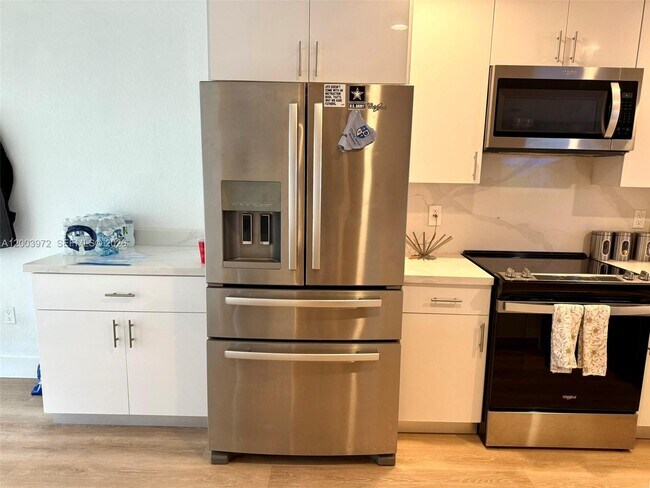 Building Photo - 6420 NW 109th Ave