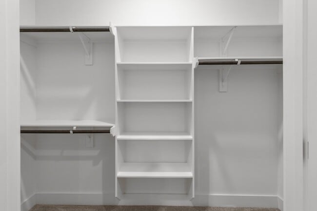 Building Photo - 3030 Live Oak St