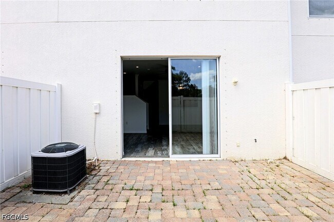 Building Photo - 3629 Pine Oak Cir