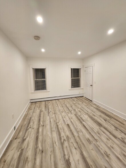 Building Photo - 45 Dumais St