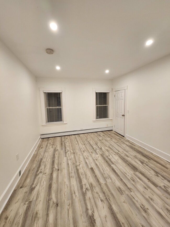 Building Photo - 45 Dumais St