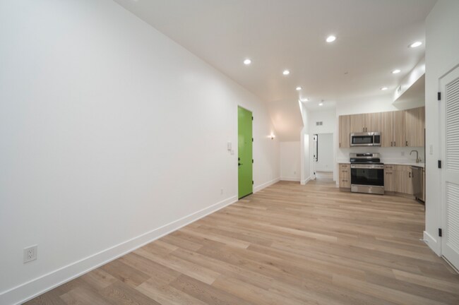 Building Photo - 4432 Lancaster Ave