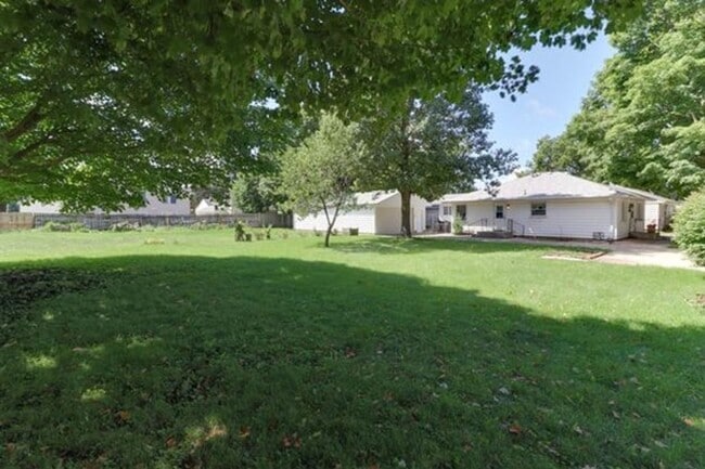 Building Photo - Spacious 3-Bedroom Home with Oversized Gar...