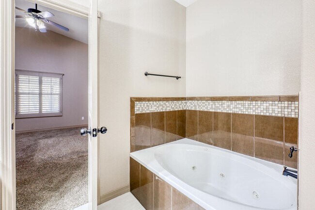 Building Photo - Beautiful 3 bed-2 baths home in 79911