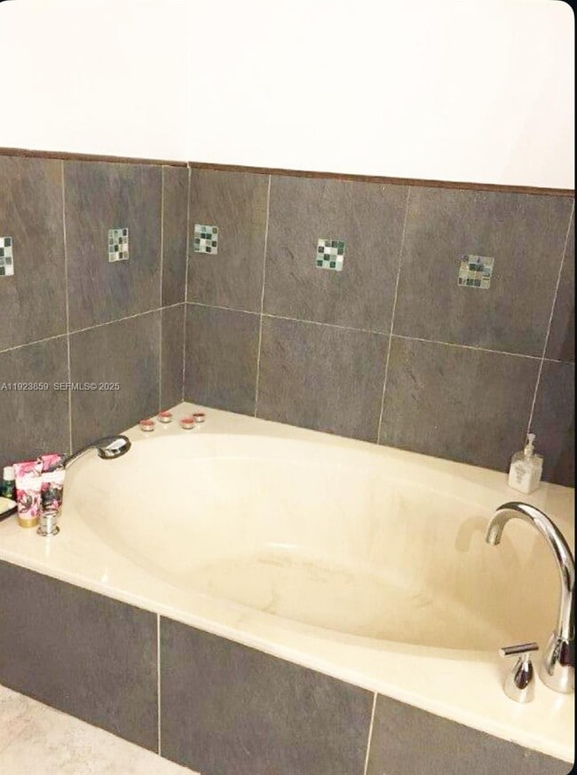 Building Photo - 3610 Yacht Club Dr