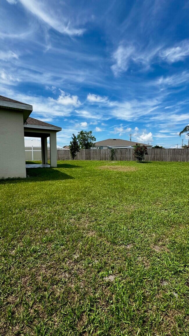 Building Photo - 4011 SW Kidd Ct