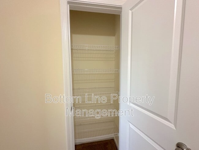 Building Photo - 9341 Hamel St
