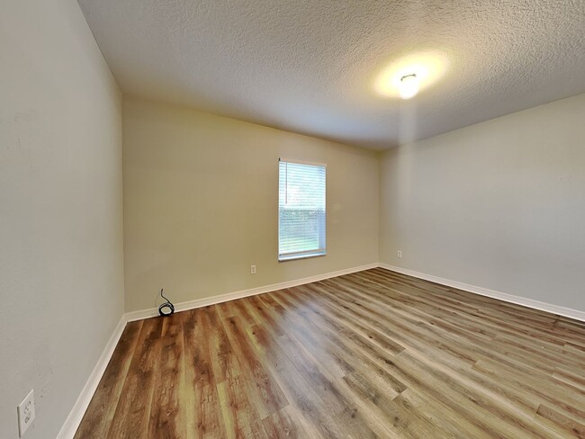 Building Photo - Updated 3BR/2BA Home in North Tampa – Mode...