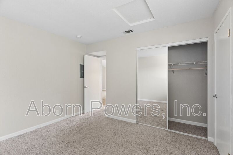 Building Photo - 3180 Country Club Dr