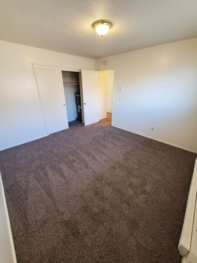 Building Photo - 3930 Iberis St NE