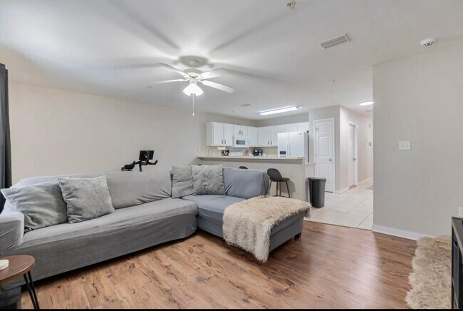 Building Photo - 17 Shell Ave SE