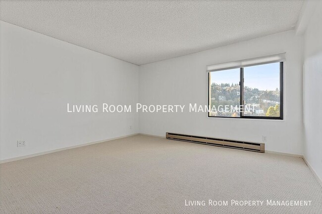 Building Photo - Downtown Condo with Stunning Views and Mod...