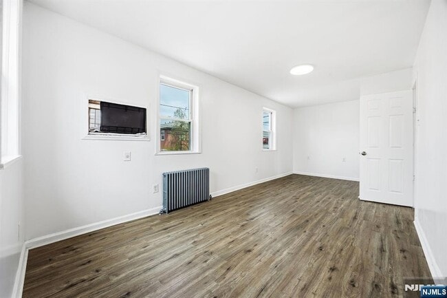 Building Photo - 826 7th St