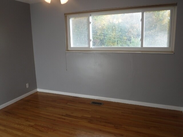 Building Photo - Olympus Cove Five Bedroom Rambler; Amazing...