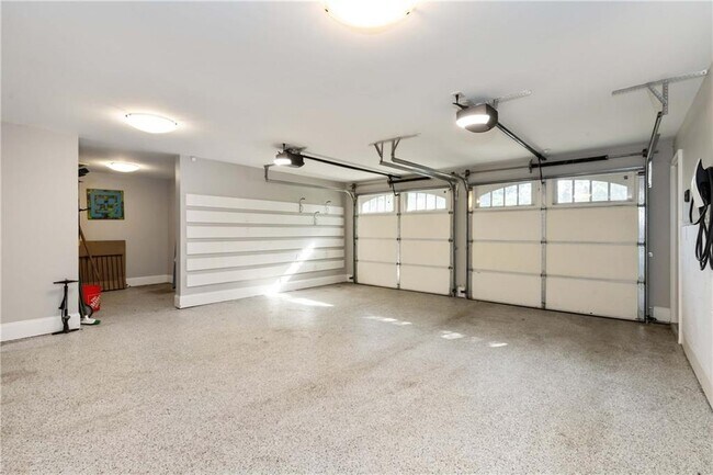 Building Photo - 582 St Charles Ave NE