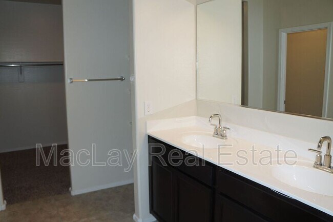 Building Photo - 1083 W Chimes Tower Dr