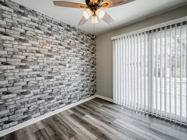 Building Photo - AVAILABLE NOW! Spacious and Inviting Westland Home!