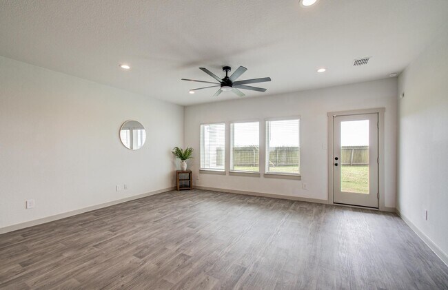 Building Photo - 14506 Rain Tree Dr