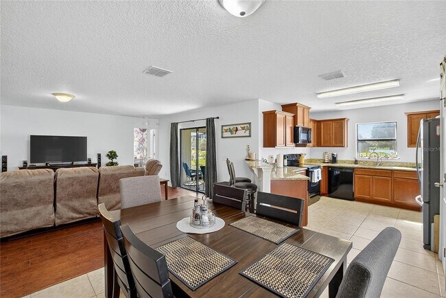 Building Photo - 2133 Geneva Dr