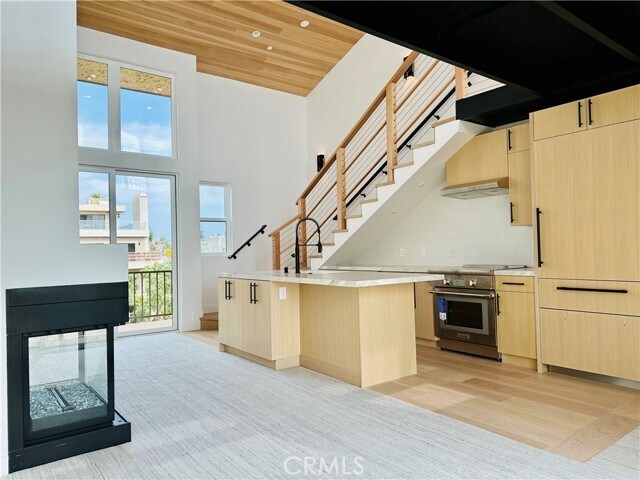 Building Photo - 555 Esplanade