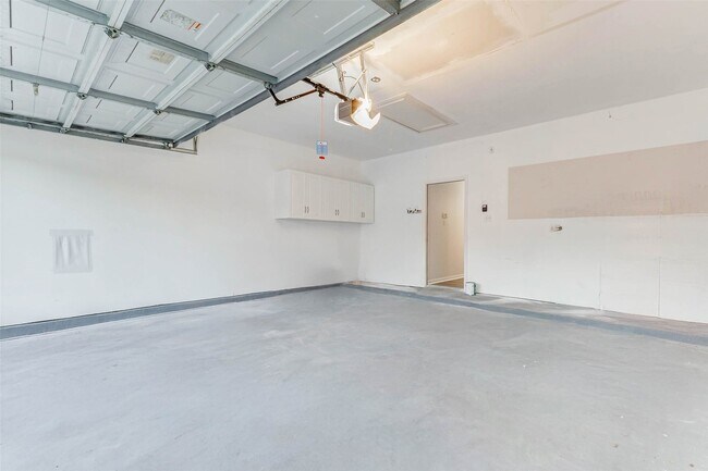 Building Photo - 10210 Thornmont Ln