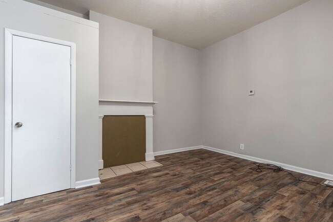 Building Photo - 726-728 W Saint Catherine Street