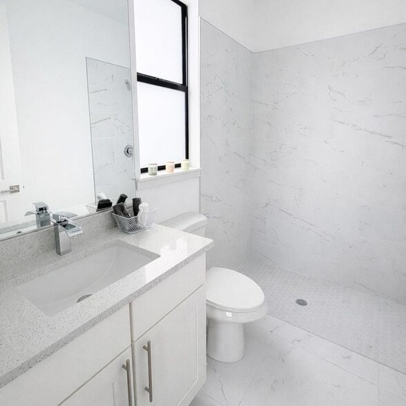 Building Photo - 2416 Xelda Ave N